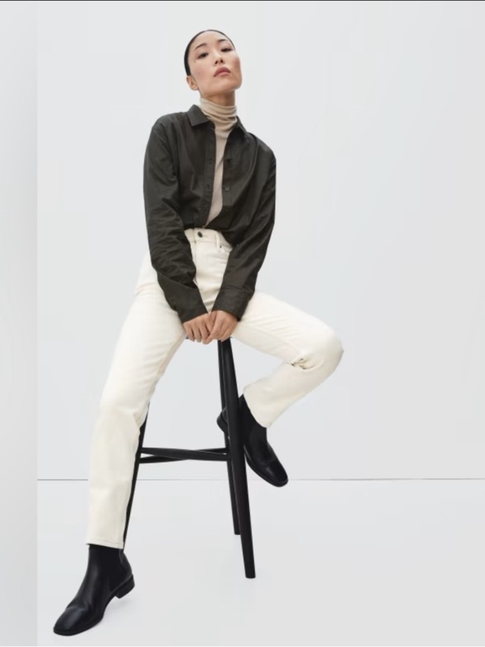 Everlane the Original Cheeky Jean in ecru